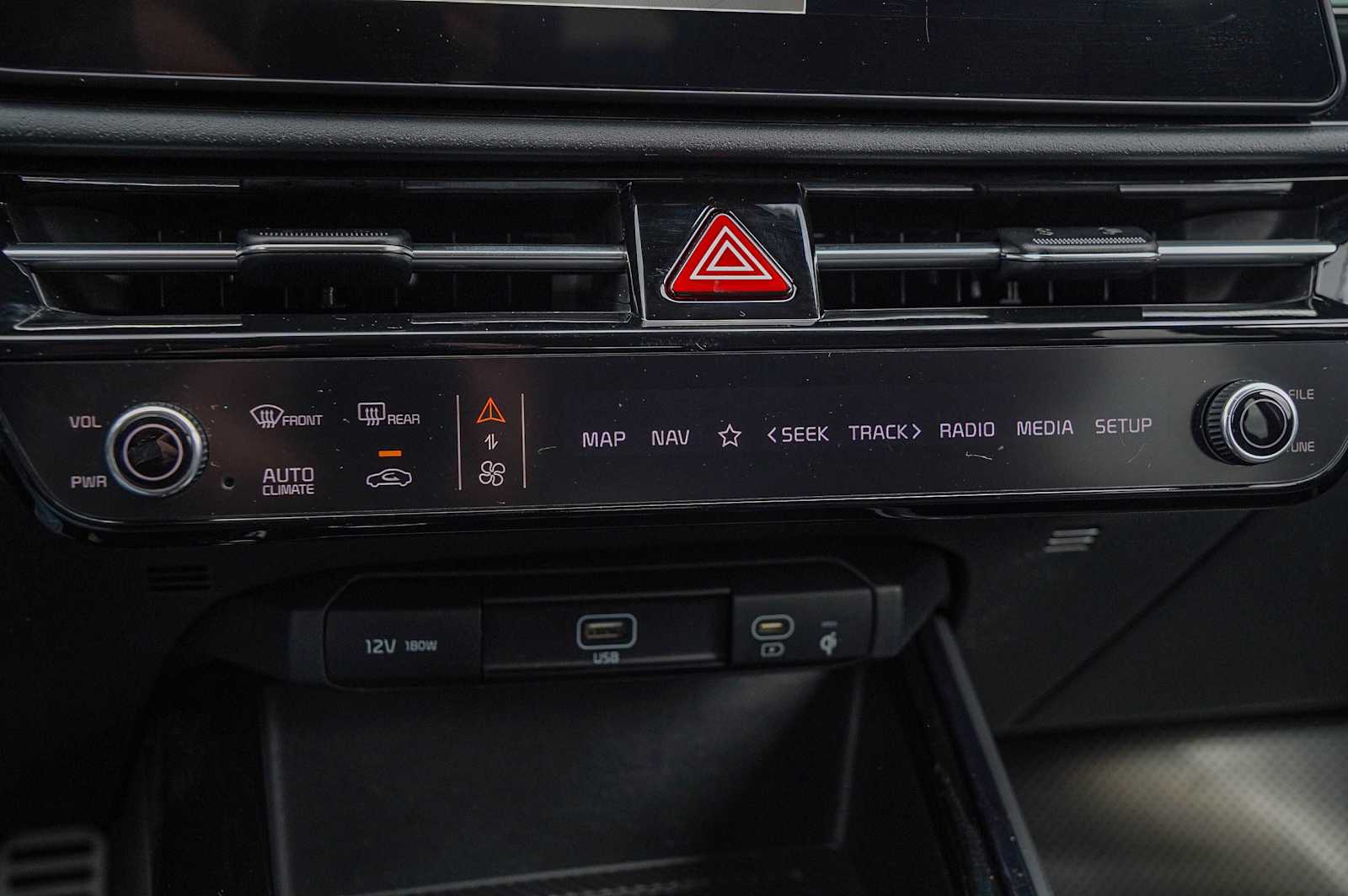 Thumbnail: 2024 Kia Niro - 21