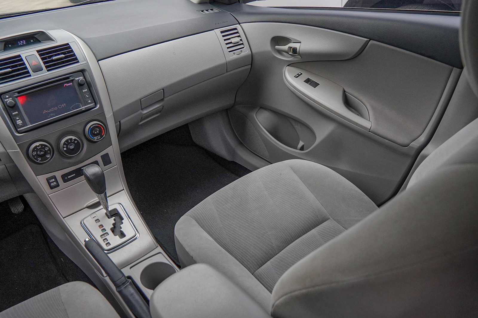 Thumbnail: 2013 Toyota Corolla - 24