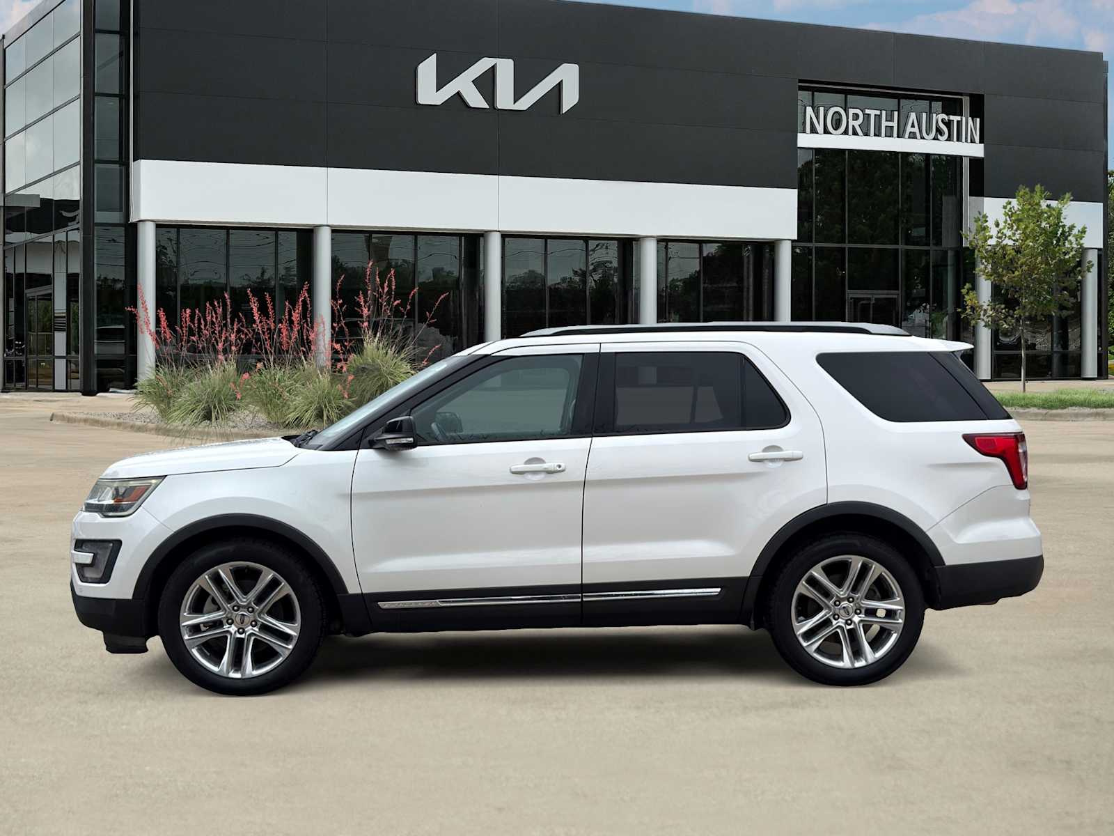 Thumbnail: 2017 Ford Explorer - 4