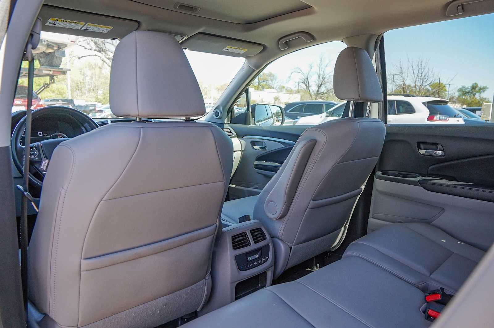 Thumbnail: 2017 Honda Pilot - 27