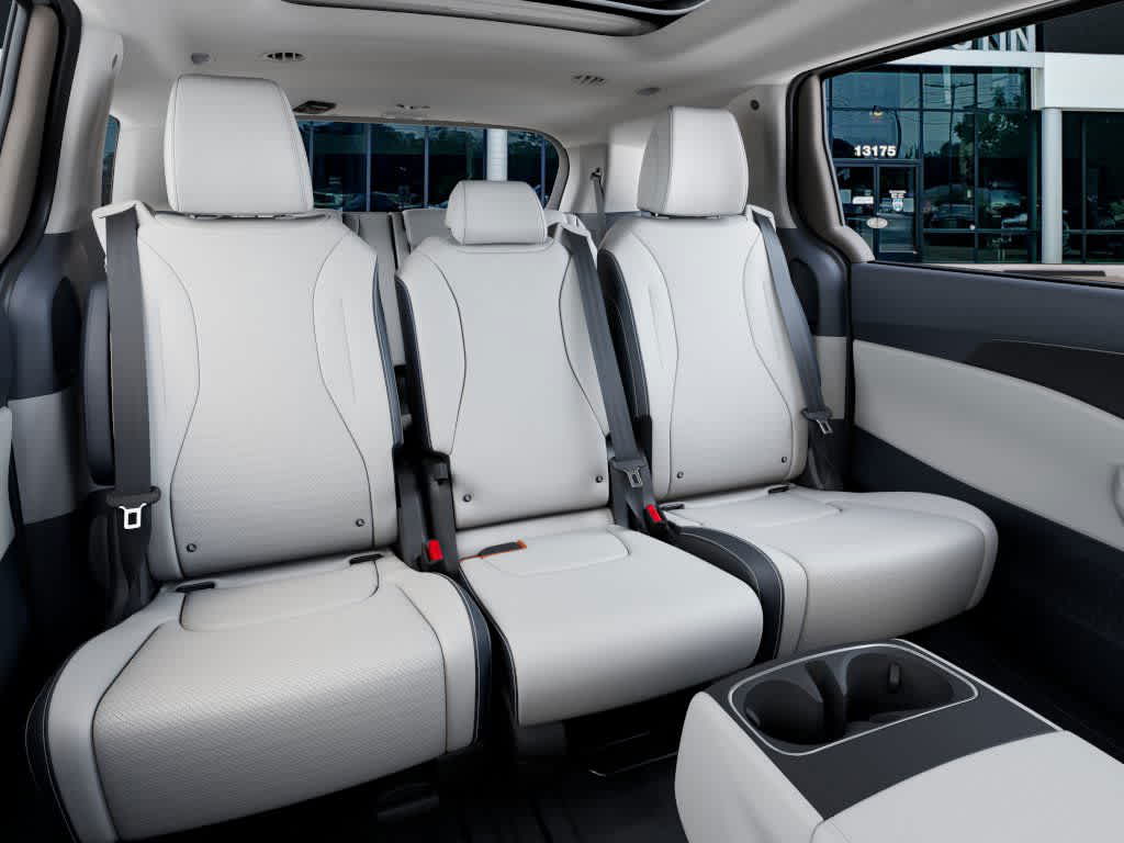 Thumbnail: 2026 Kia Carnival - 16
