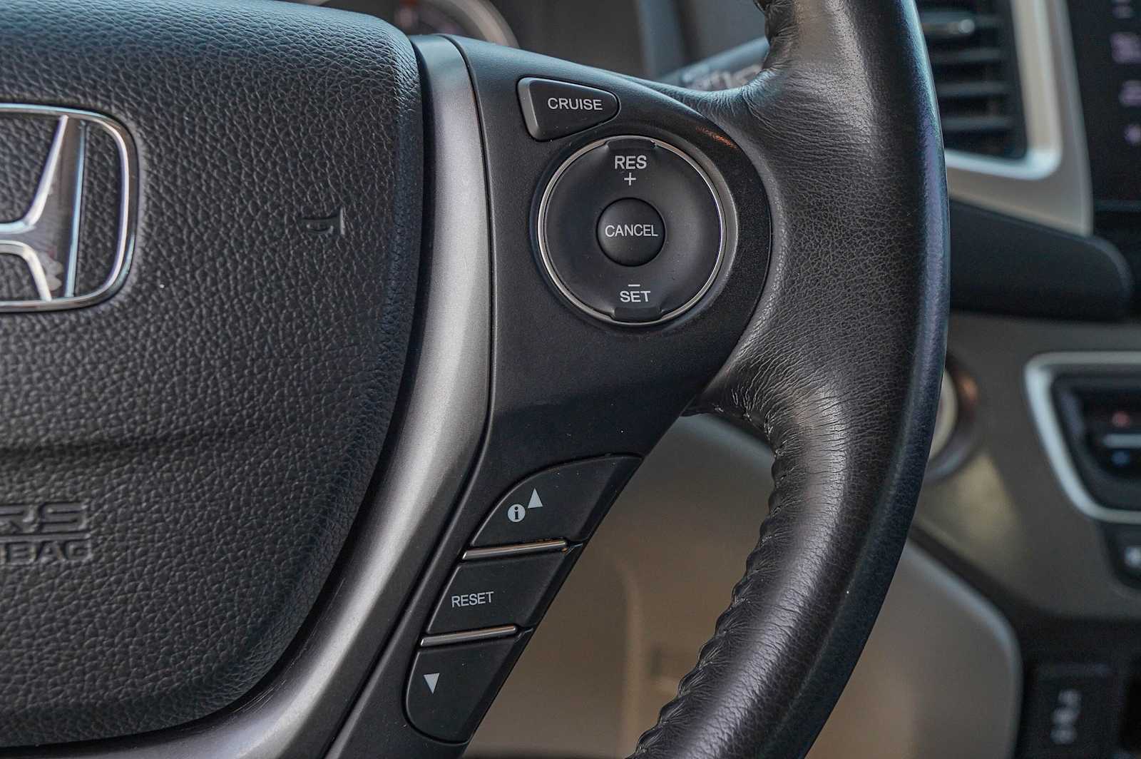 Thumbnail: 2017 Honda Pilot - 14