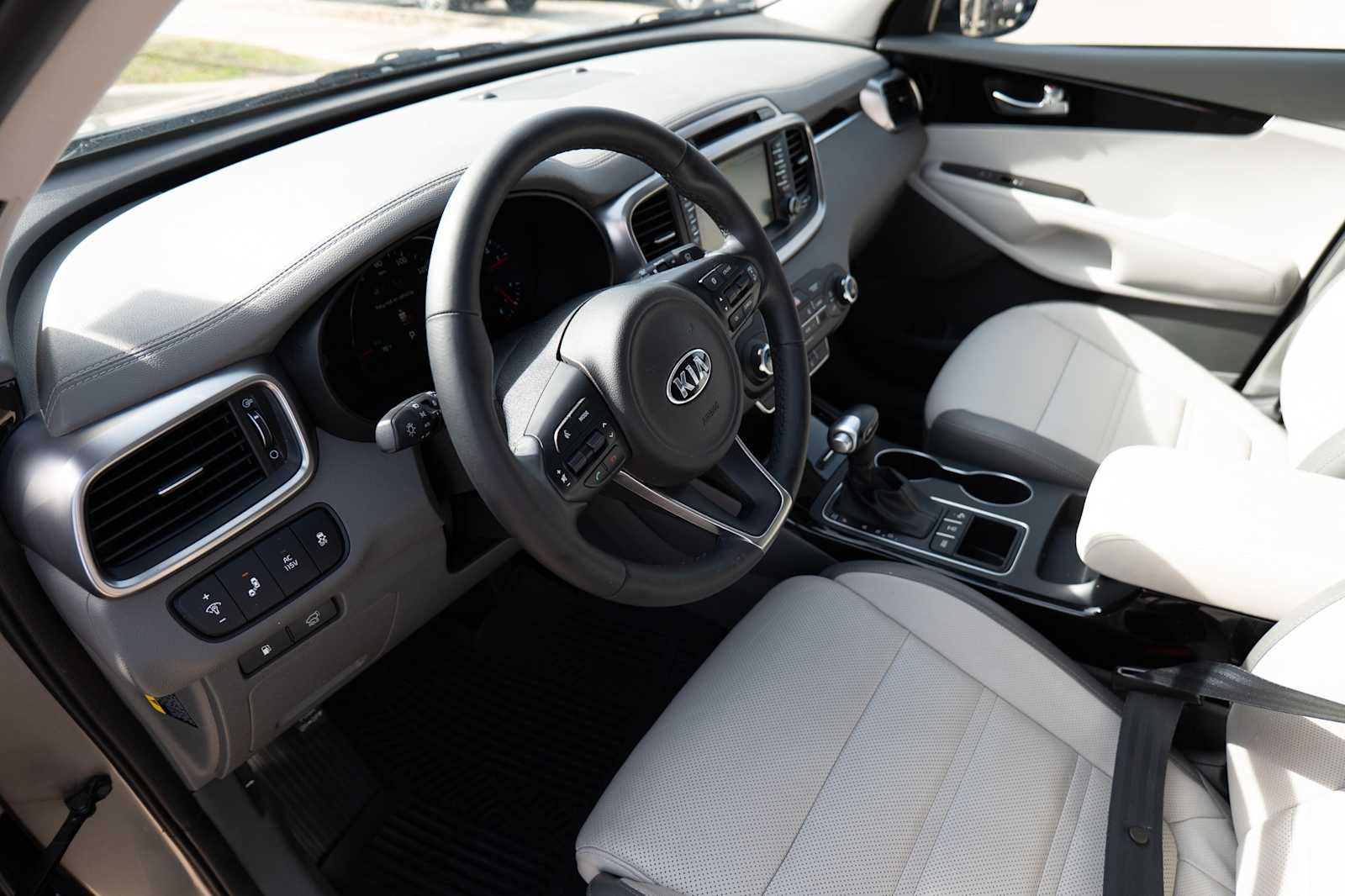 Thumbnail: 2018 Kia Sorento - 9