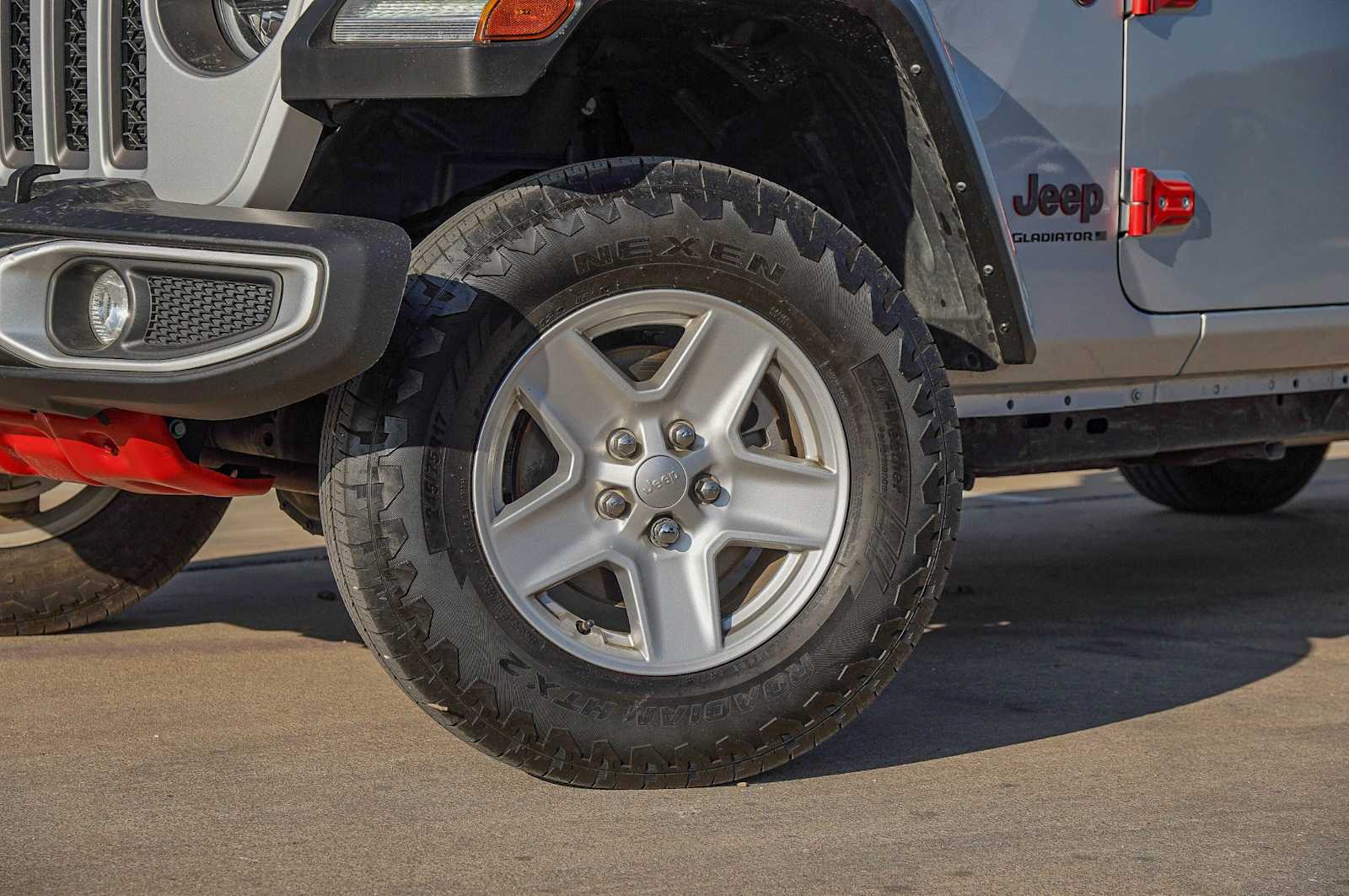 Thumbnail: 2023 Jeep Gladiator - 3