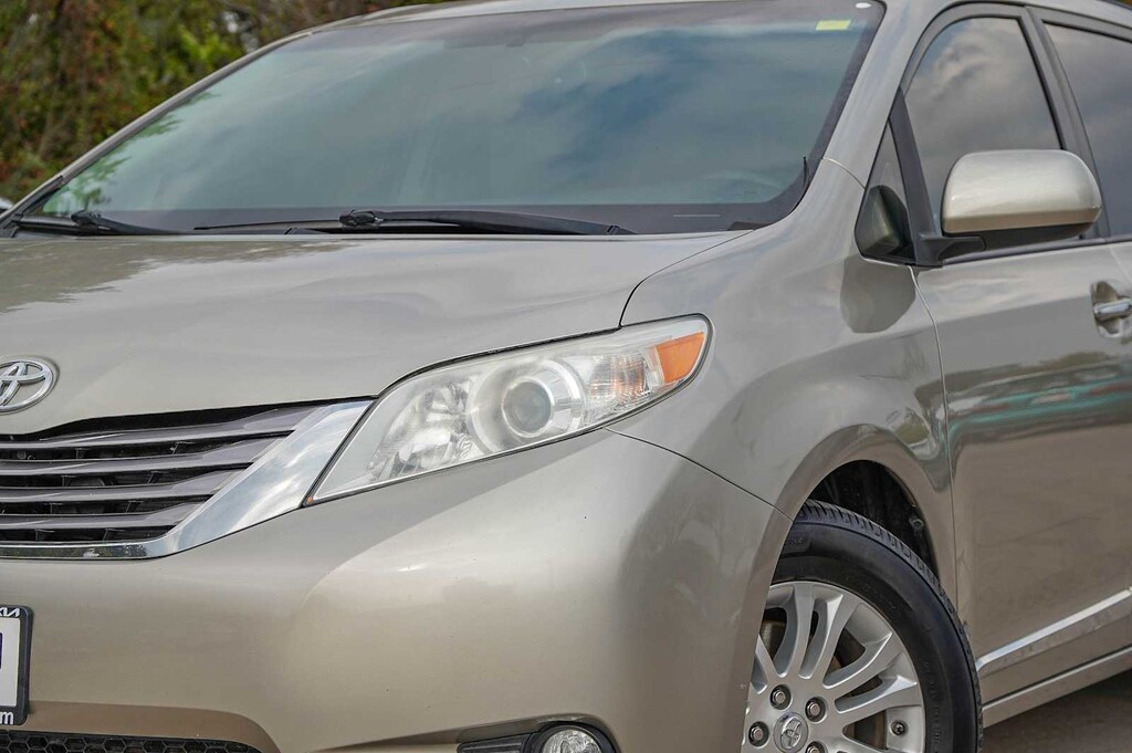 Used 2017 Toyota Sienna XLE 8 Passenger Van Passenger Van