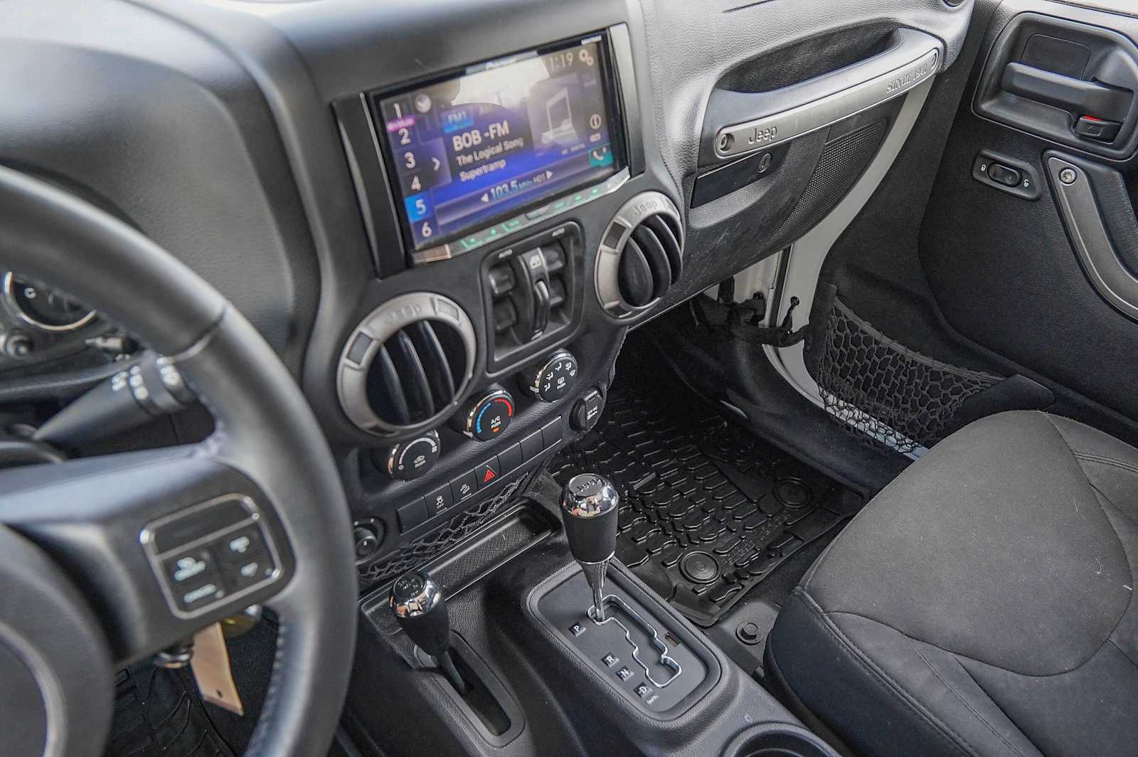 Thumbnail: 2016 Jeep Wrangler - 16