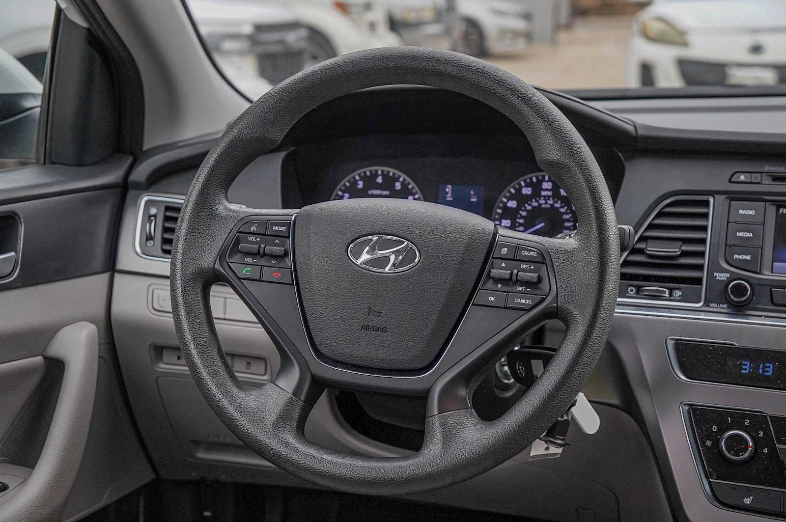 Thumbnail: 2015 Hyundai Sonata - 25