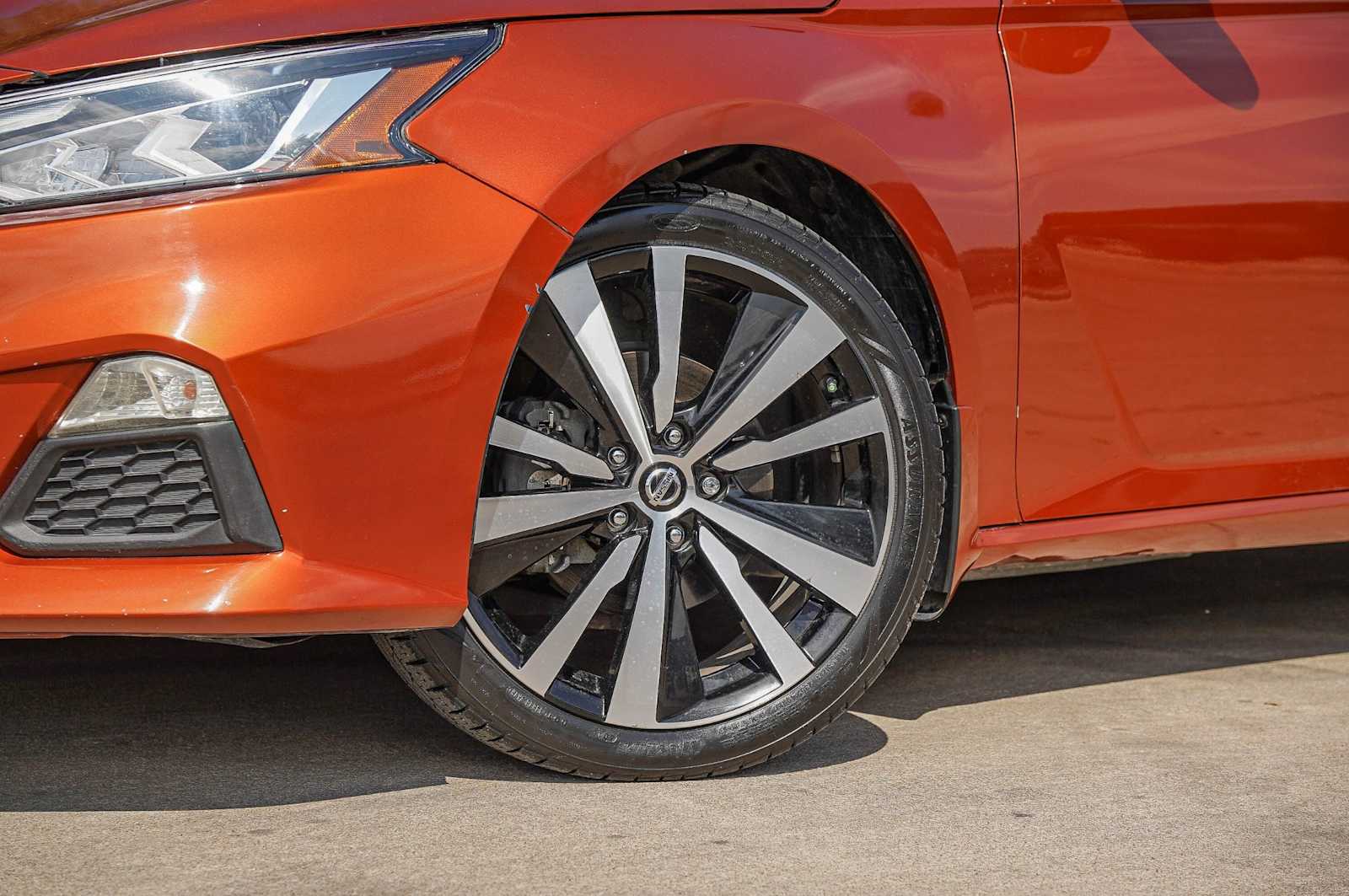 2020 Nissan Altima 2.5 SR photo 2