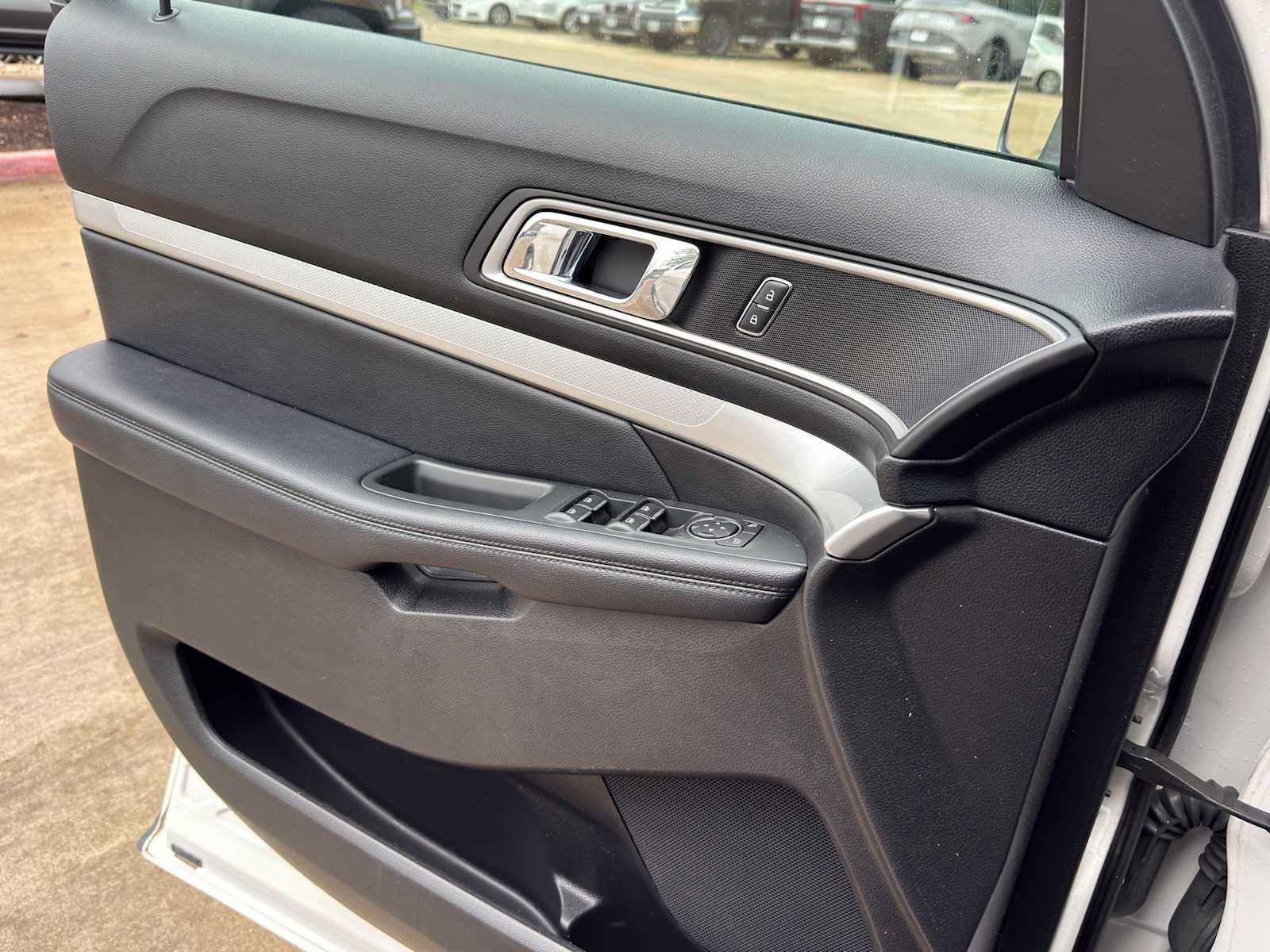 Thumbnail: 2017 Ford Explorer - 18