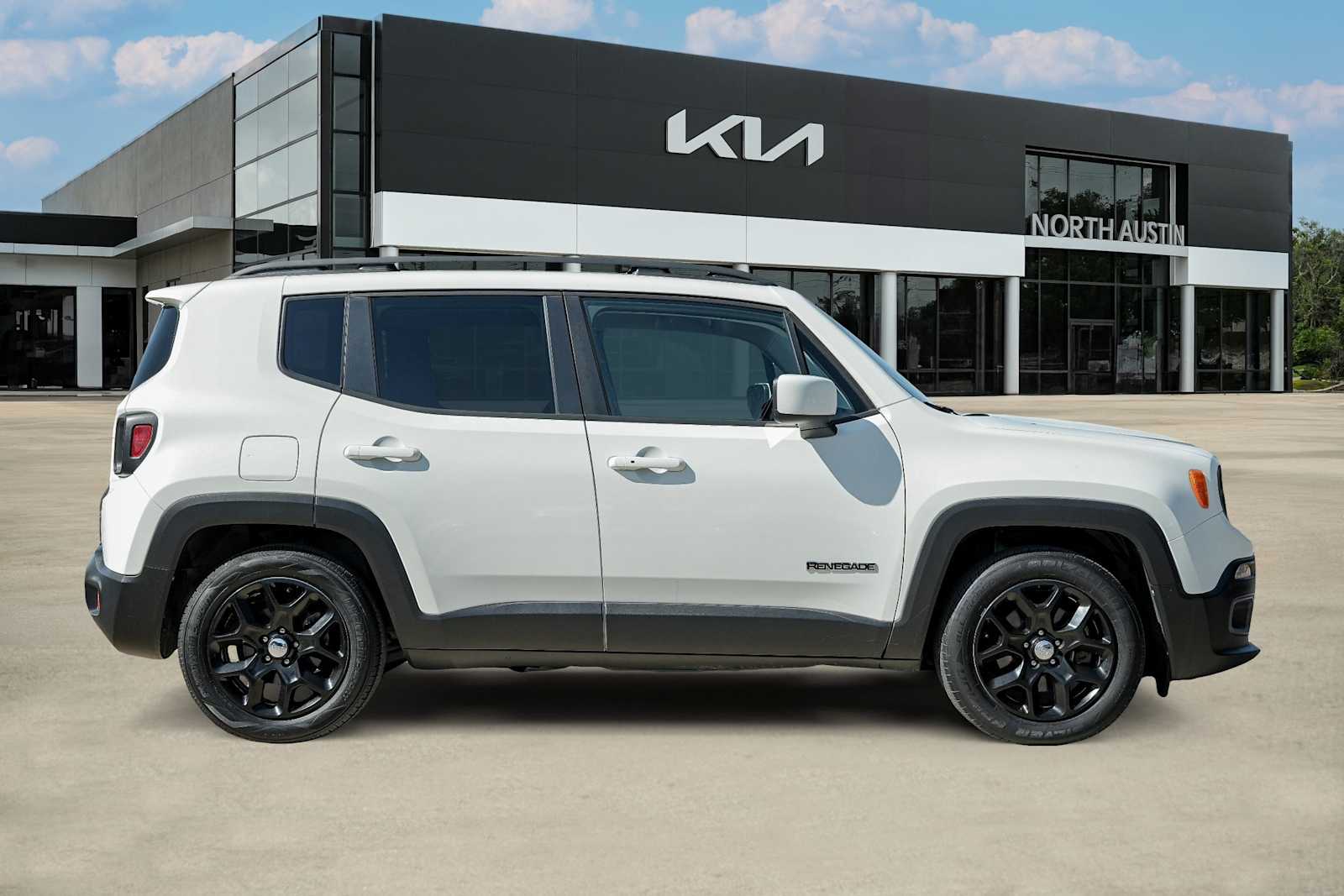Thumbnail: 2016 Jeep Renegade - 8