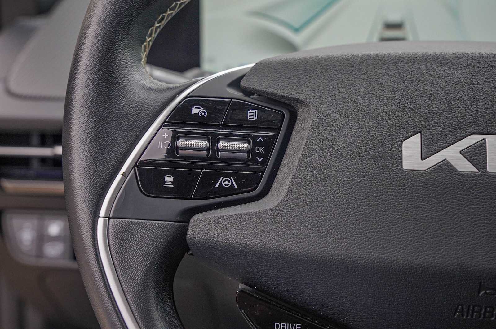 Thumbnail: 2022 Kia EV6 - 13