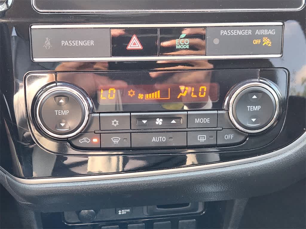 Thumbnail: 2019 Mitsubishi Outlander - 17