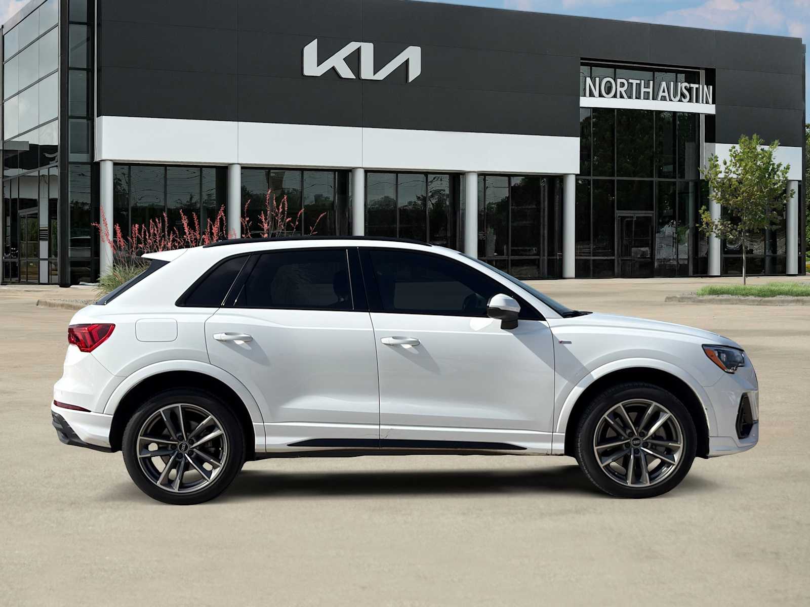 Thumbnail: 2022 Audi Q3 - 11