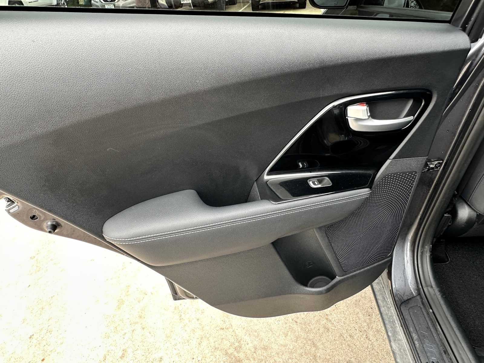 Thumbnail: 2020 Kia Niro - 25