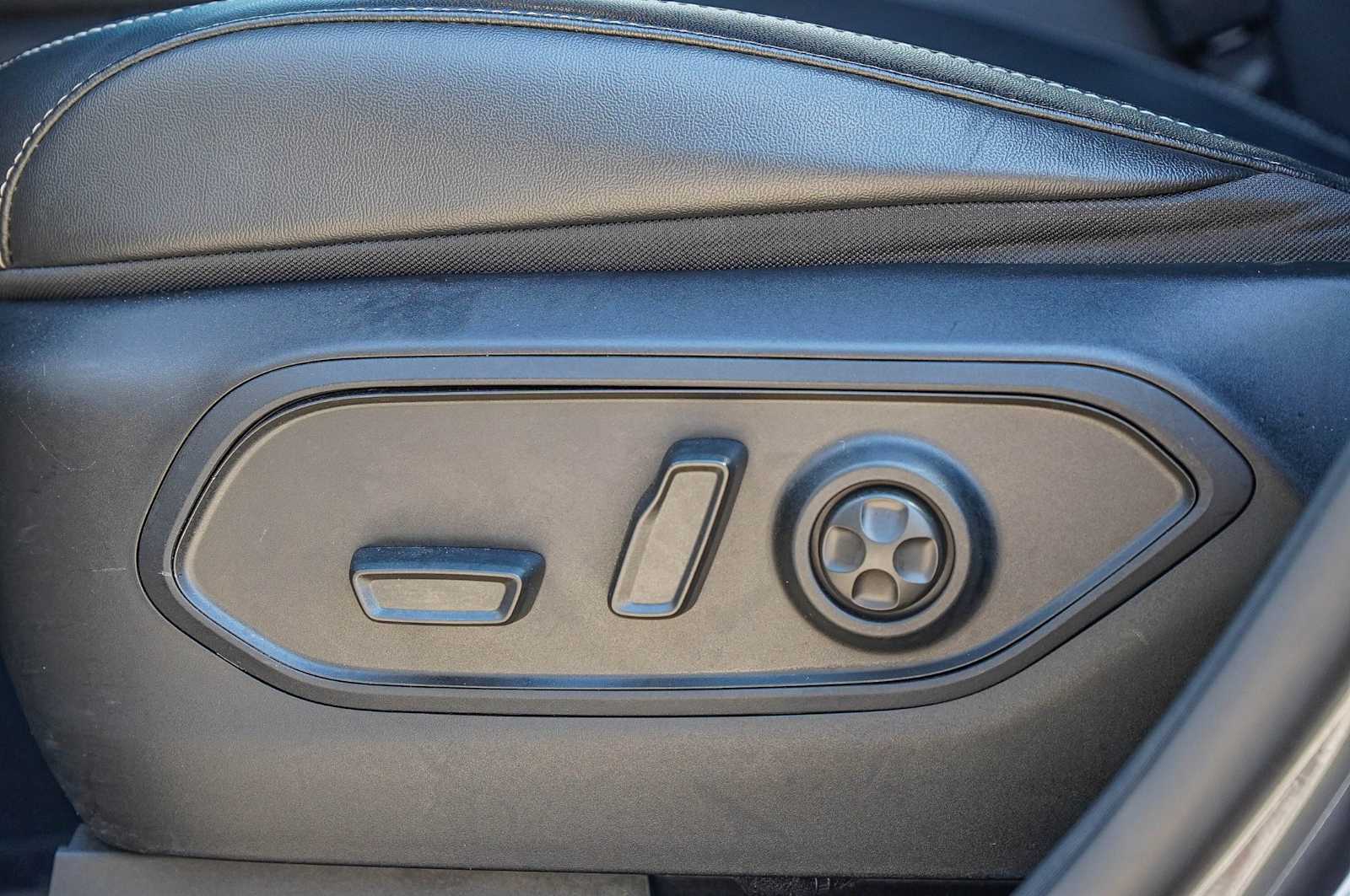 Thumbnail: 2022 Jeep Grand Cherokee - 24