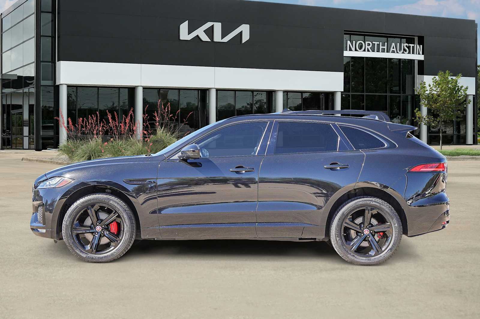 Thumbnail: 2020 Jaguar F-Pace - 4