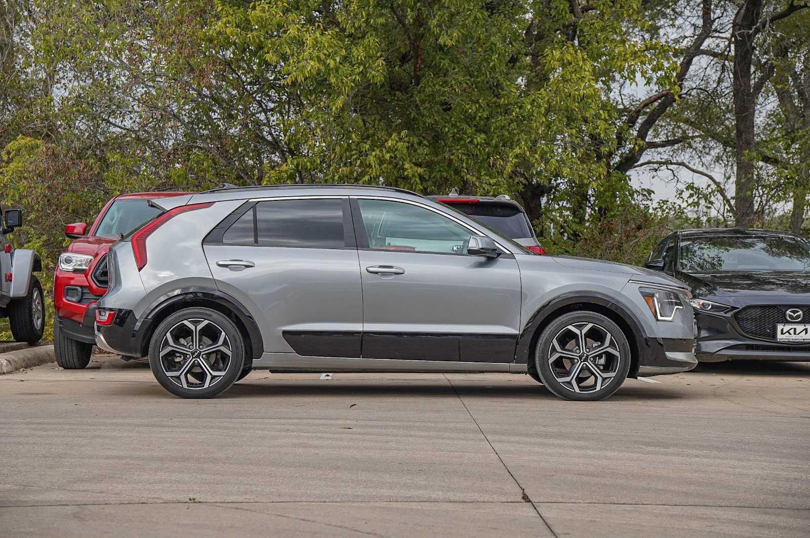 Thumbnail: 2024 Kia Niro - 8