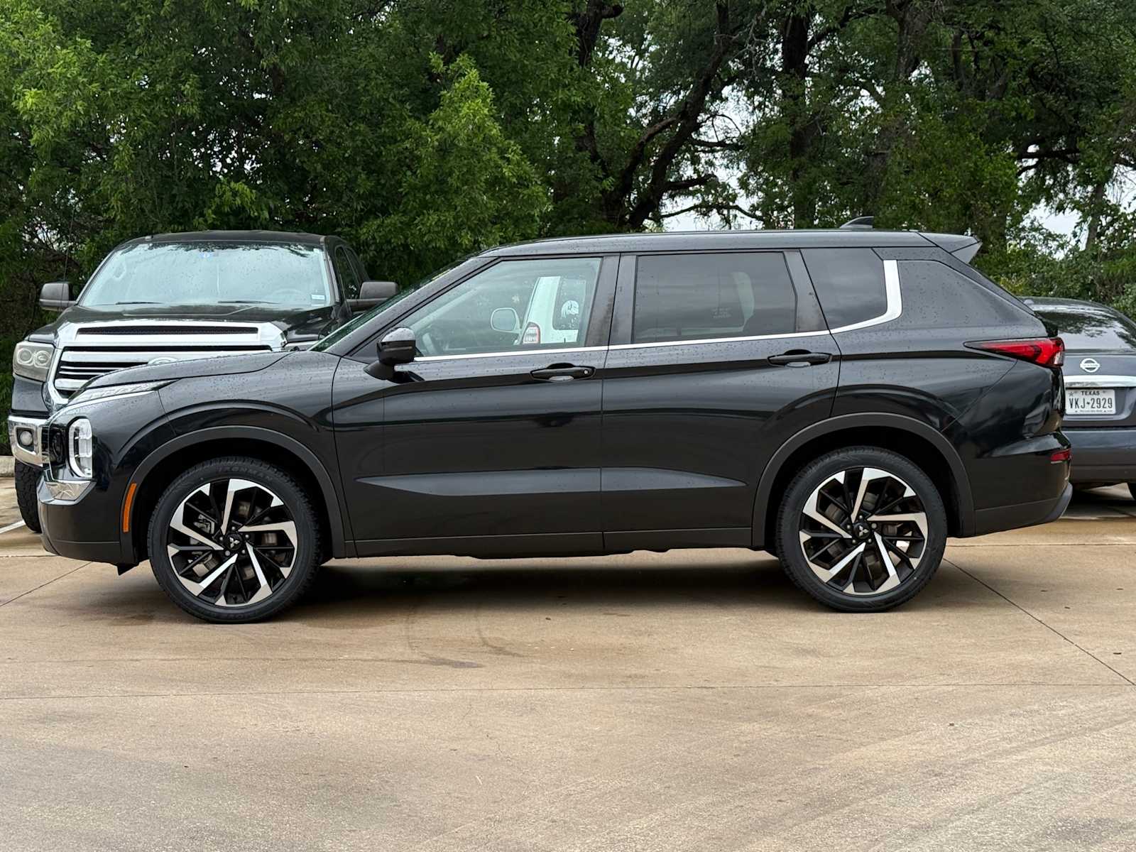 Thumbnail: 2022 Mitsubishi Outlander - 4