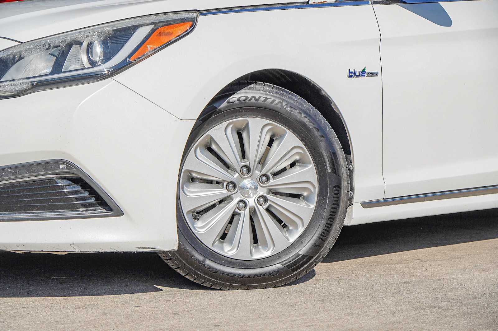 Thumbnail: 2017 Hyundai Sonata - 3