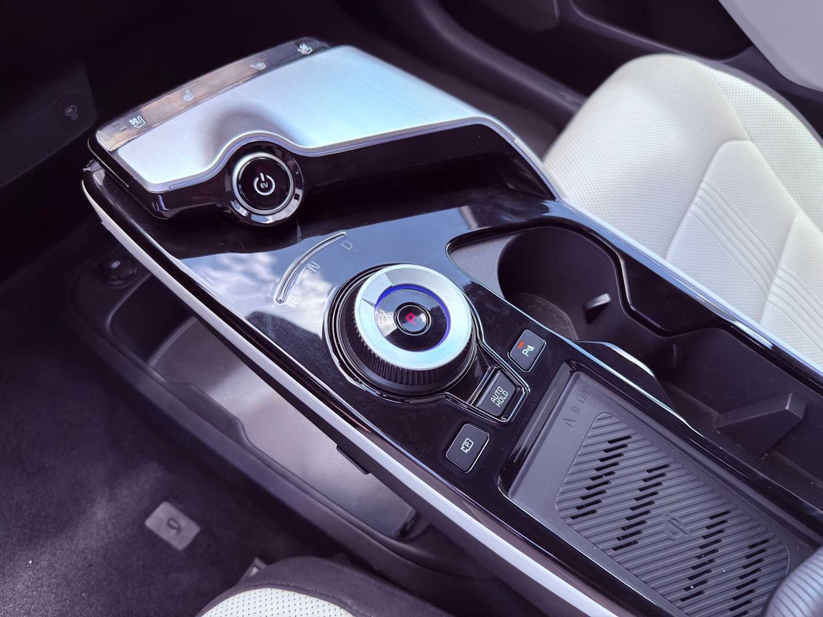 Thumbnail: 2024 Kia EV6 - 12