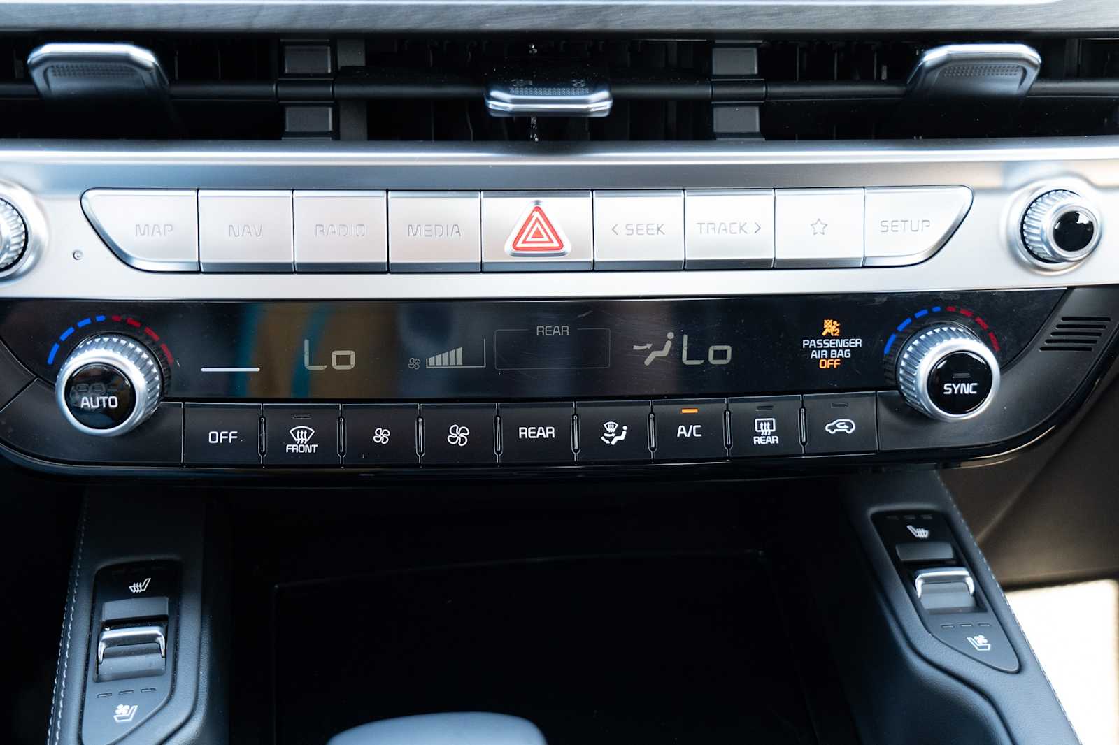 Thumbnail: 2023 Kia Telluride - 17