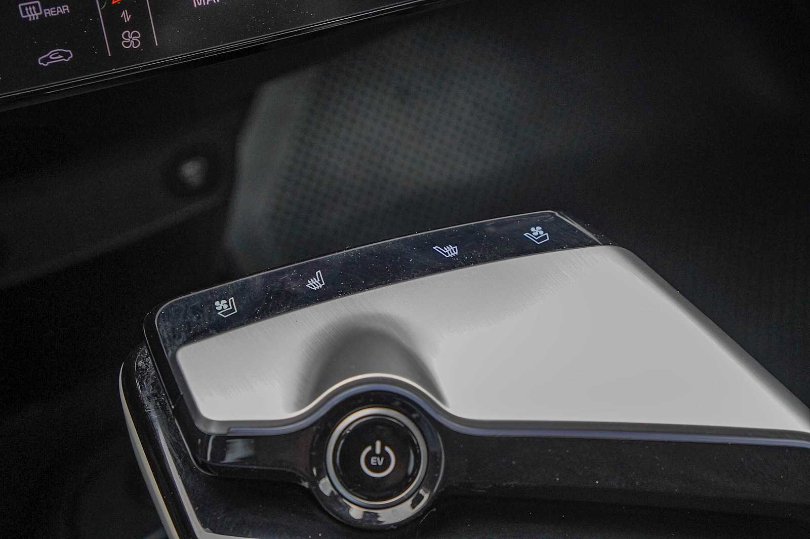 Thumbnail: 2022 Kia EV6 - 21