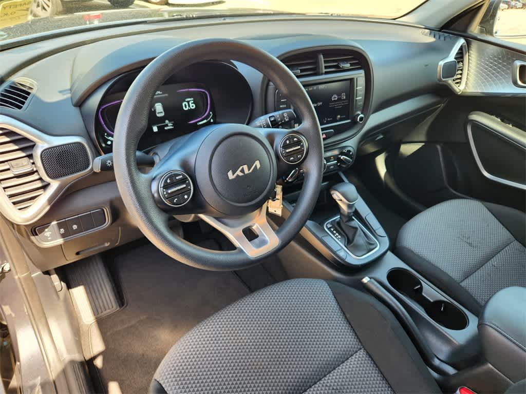 2023 Kia Soul LX 2