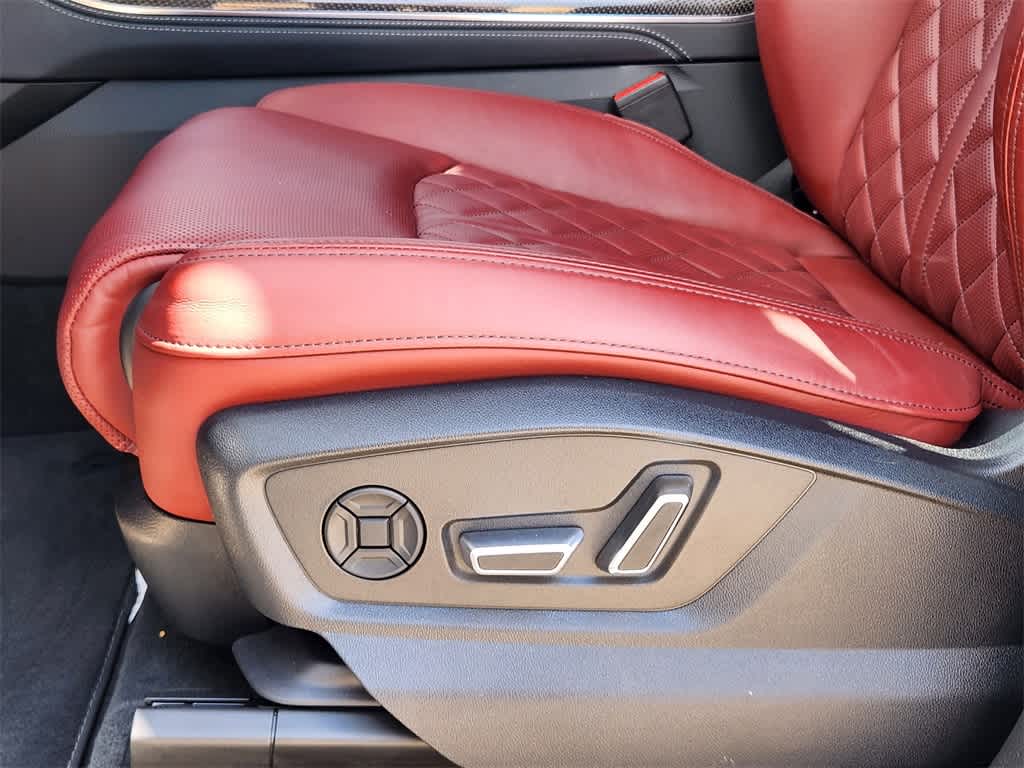 Thumbnail: 2024 Audi SQ7 - 24