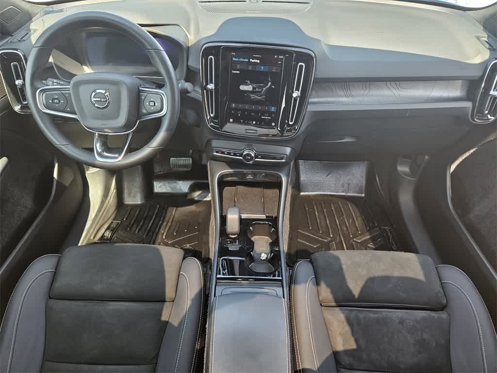 Thumbnail: 2023 Volvo C40 - 24