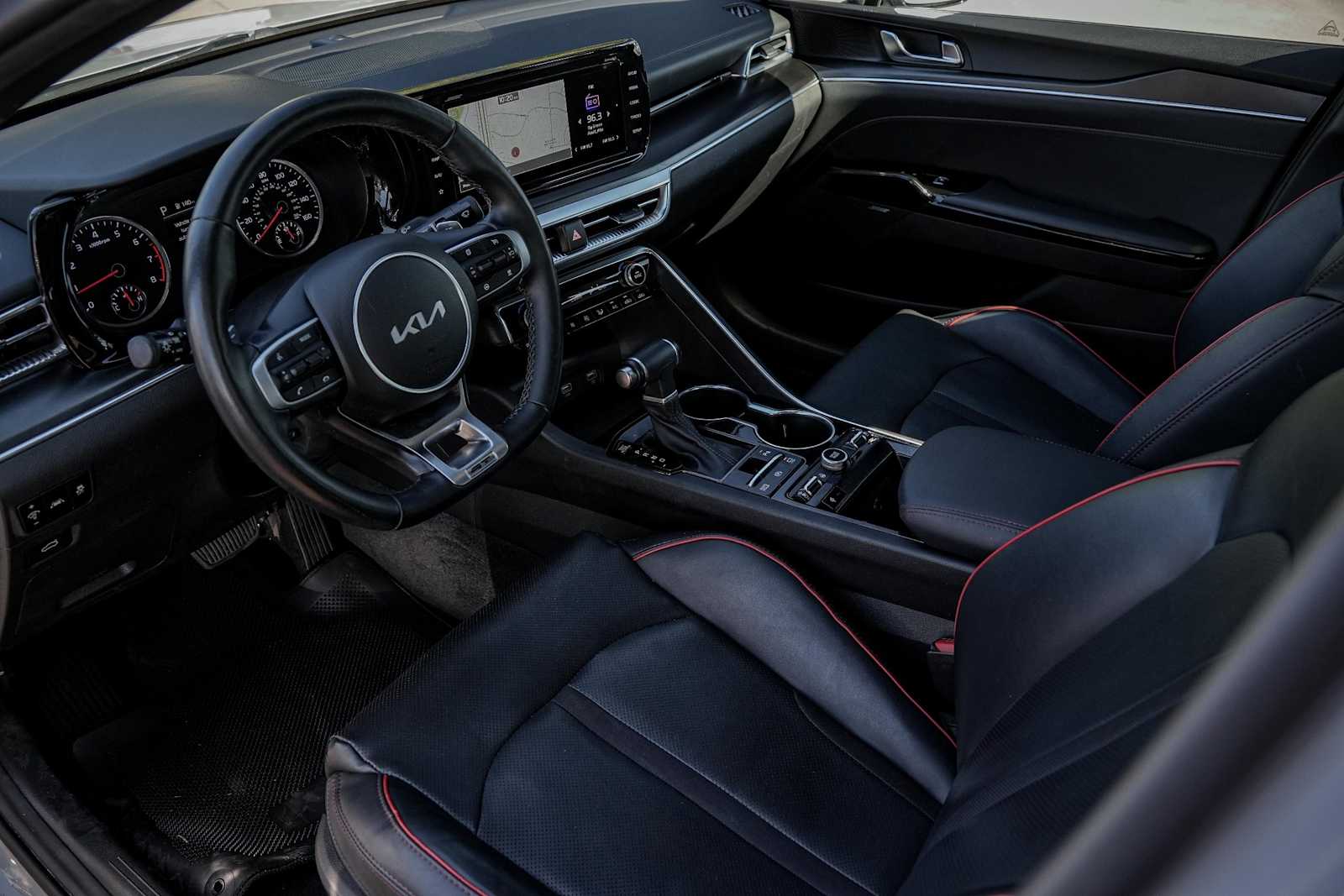 2023 Kia K5 GT photo 2