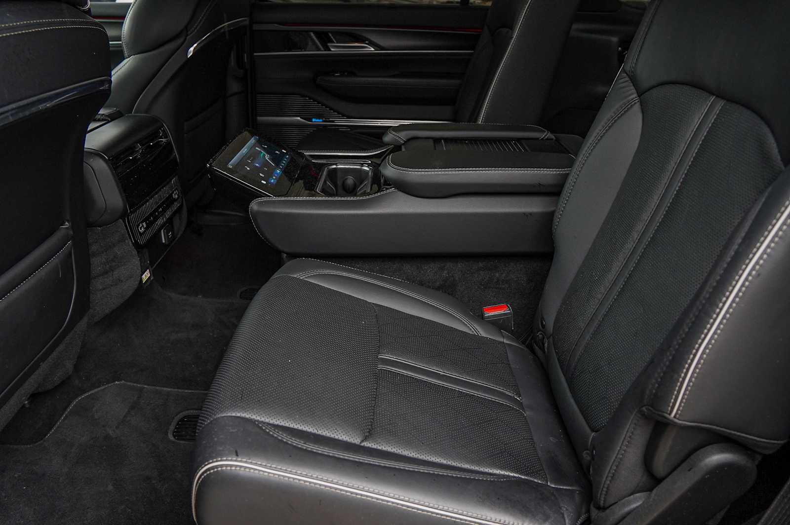 Thumbnail: 2024 Jeep Grand Wagoneer - 29