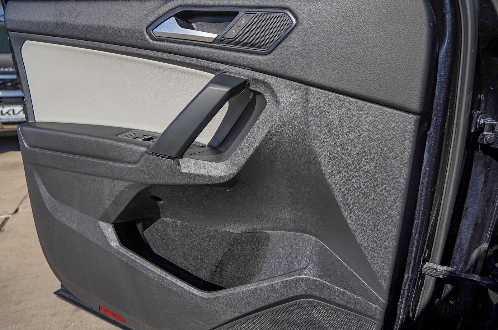 Thumbnail: 2018 Volkswagen Tiguan - 21