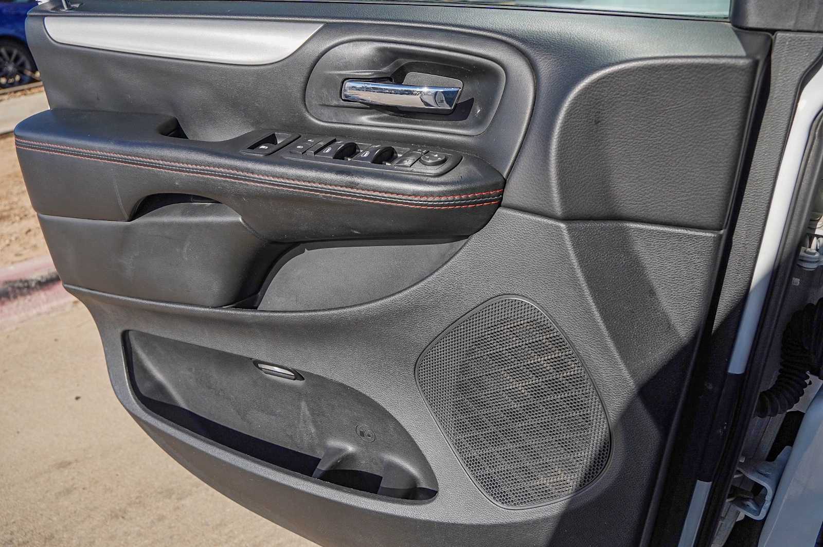 Thumbnail: 2017 Dodge Grand Caravan - 22