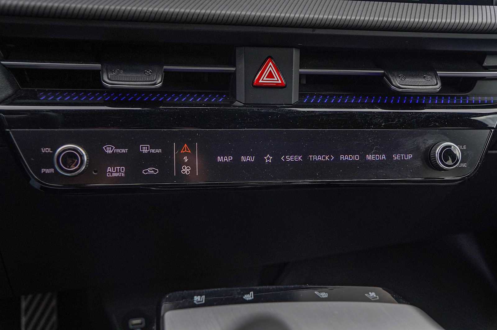 Thumbnail: 2022 Kia EV6 - 19