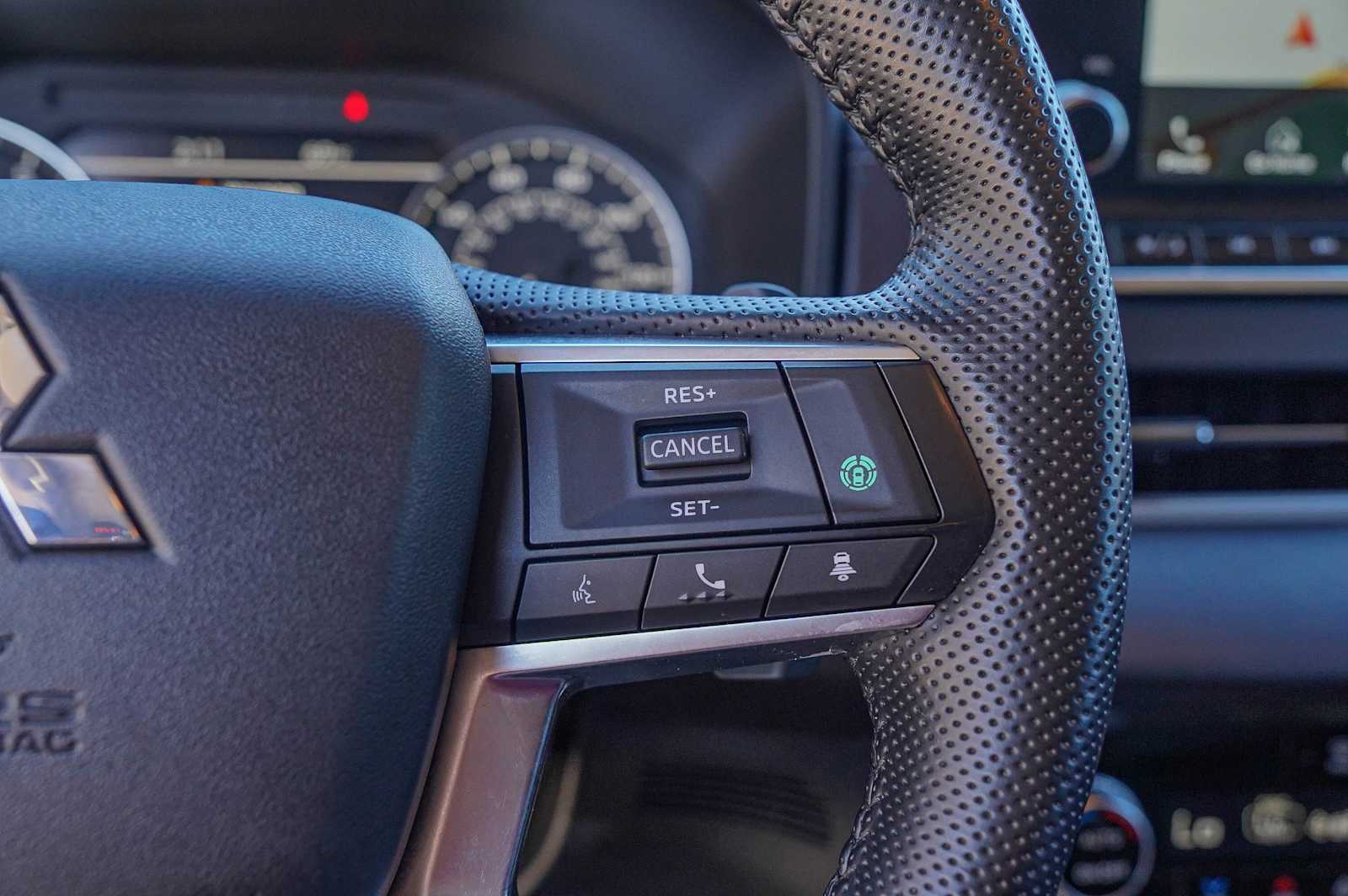 Thumbnail: 2022 Mitsubishi Outlander - 14