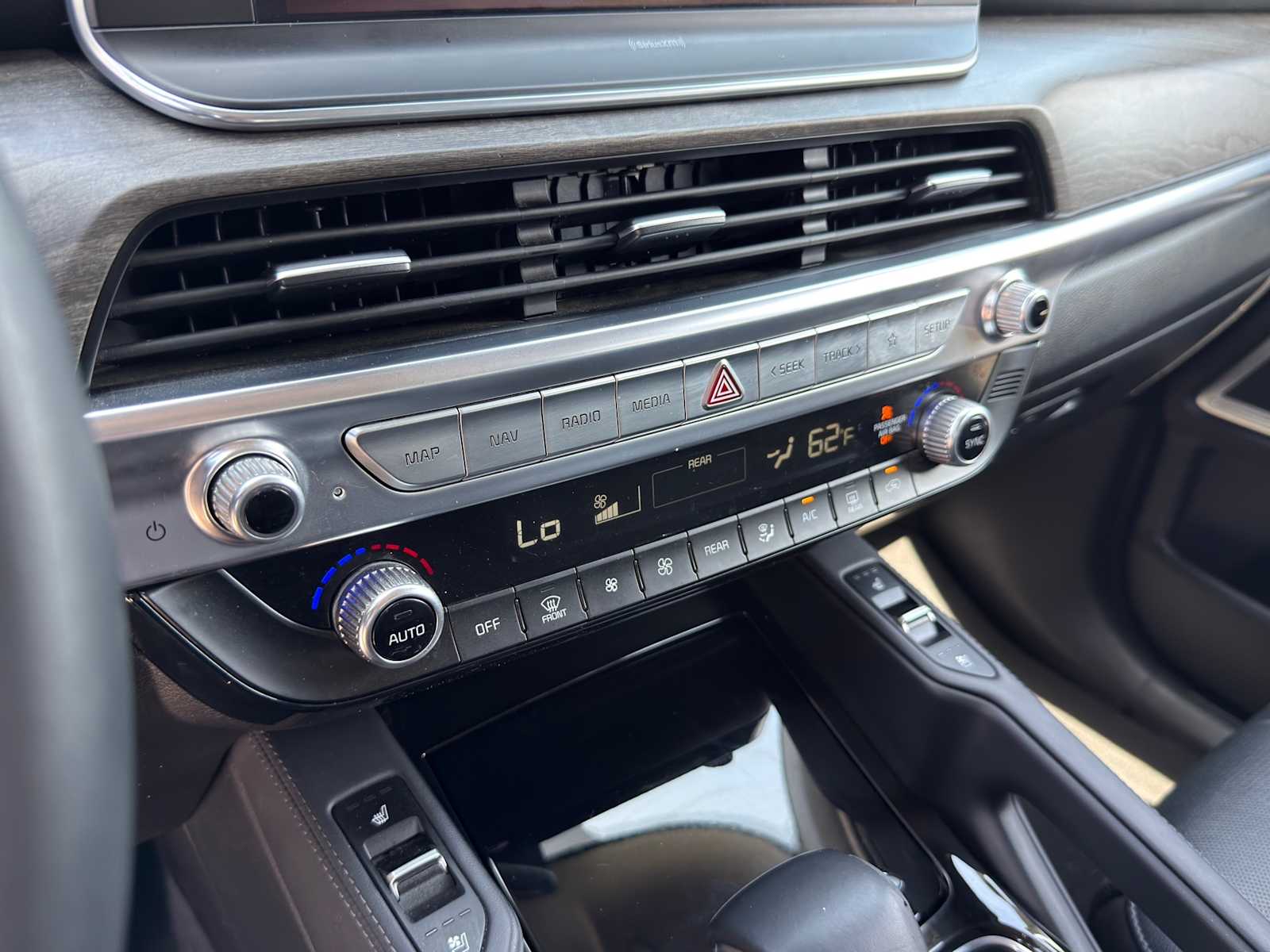 Thumbnail: 2020 Kia Telluride - 17