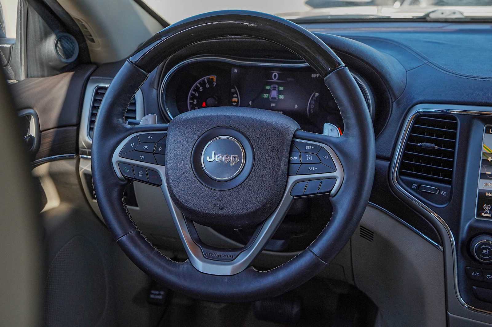 Thumbnail: 2015 Jeep Grand Cherokee - 28