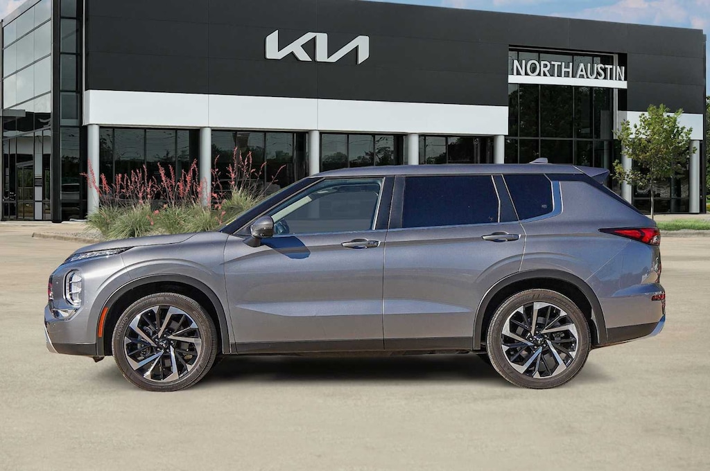 Used 2023 Mitsubishi Outlander SE SUV