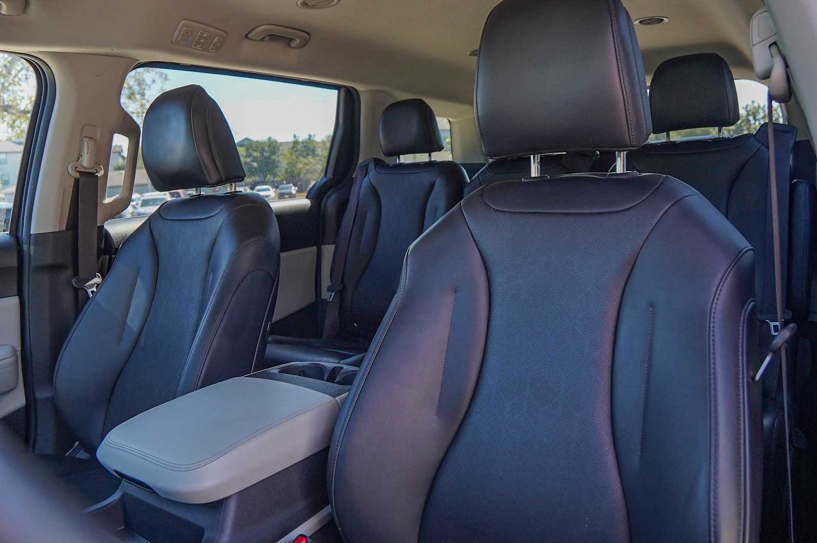 Thumbnail: 2022 Kia Carnival - 12