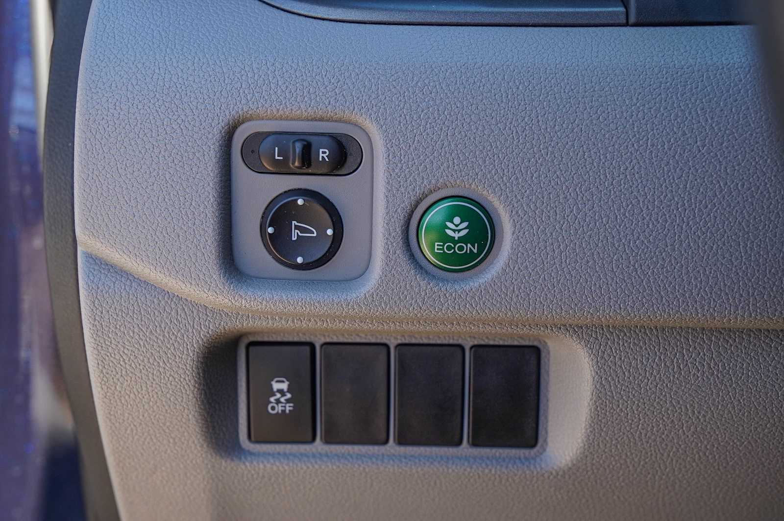 Thumbnail: 2017 Honda Pilot - 20