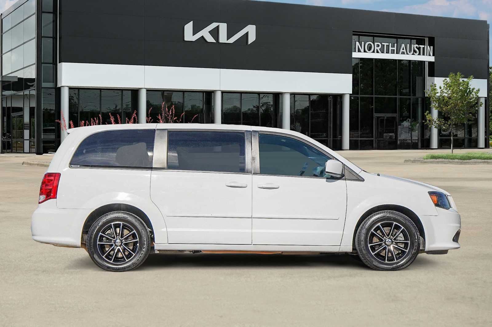 Thumbnail: 2017 Dodge Grand Caravan - 7