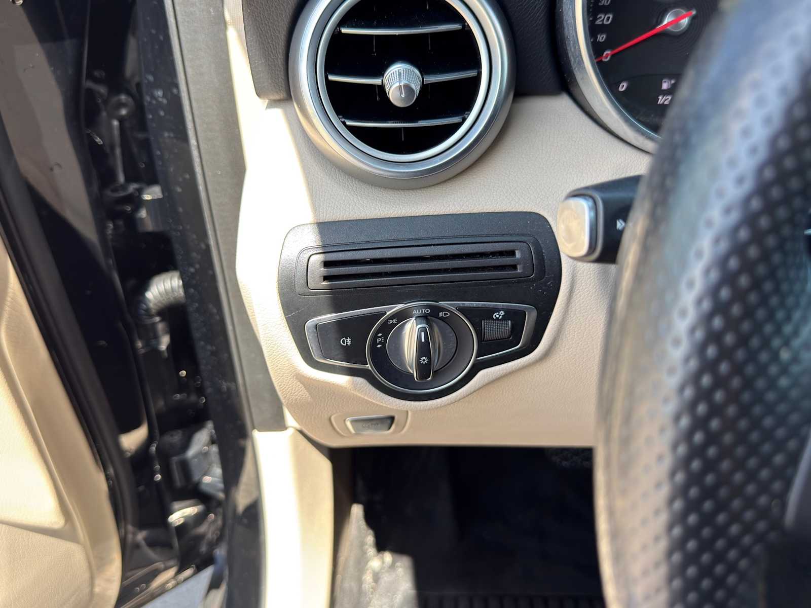 Thumbnail: 2018 Mercedes-Benz GLC - 23