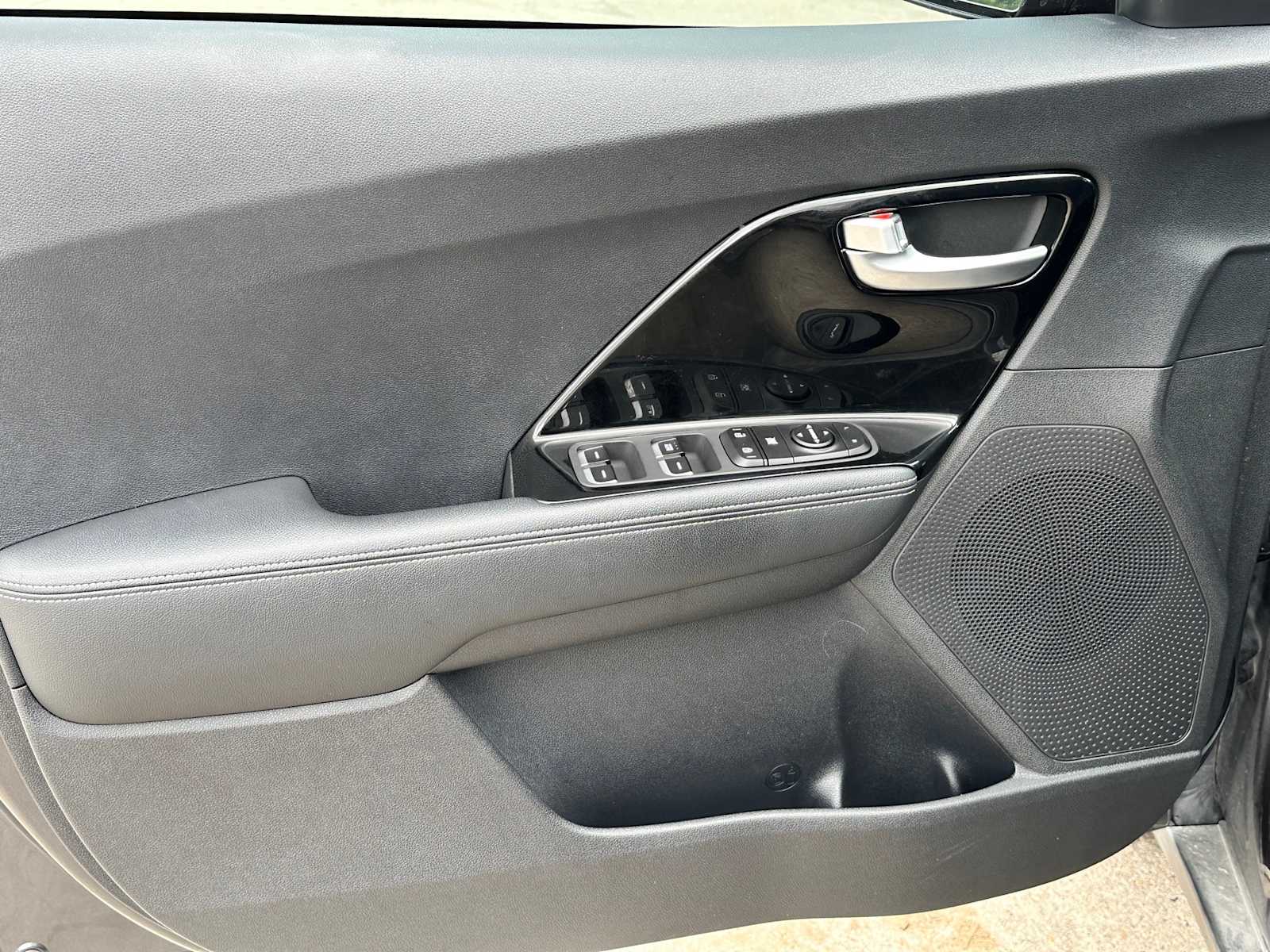 Thumbnail: 2020 Kia Niro - 17