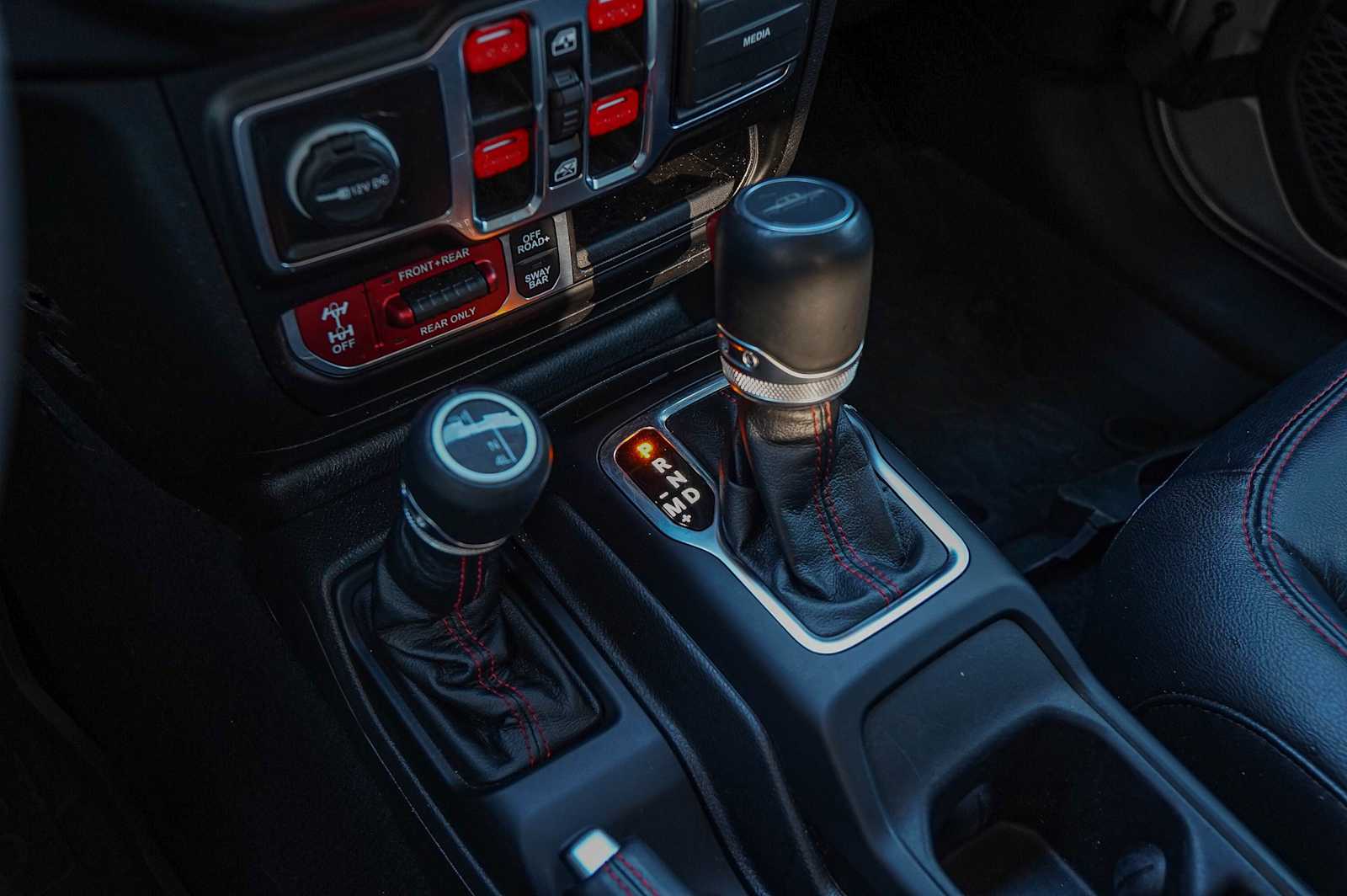 Thumbnail: 2023 Jeep Gladiator - 23