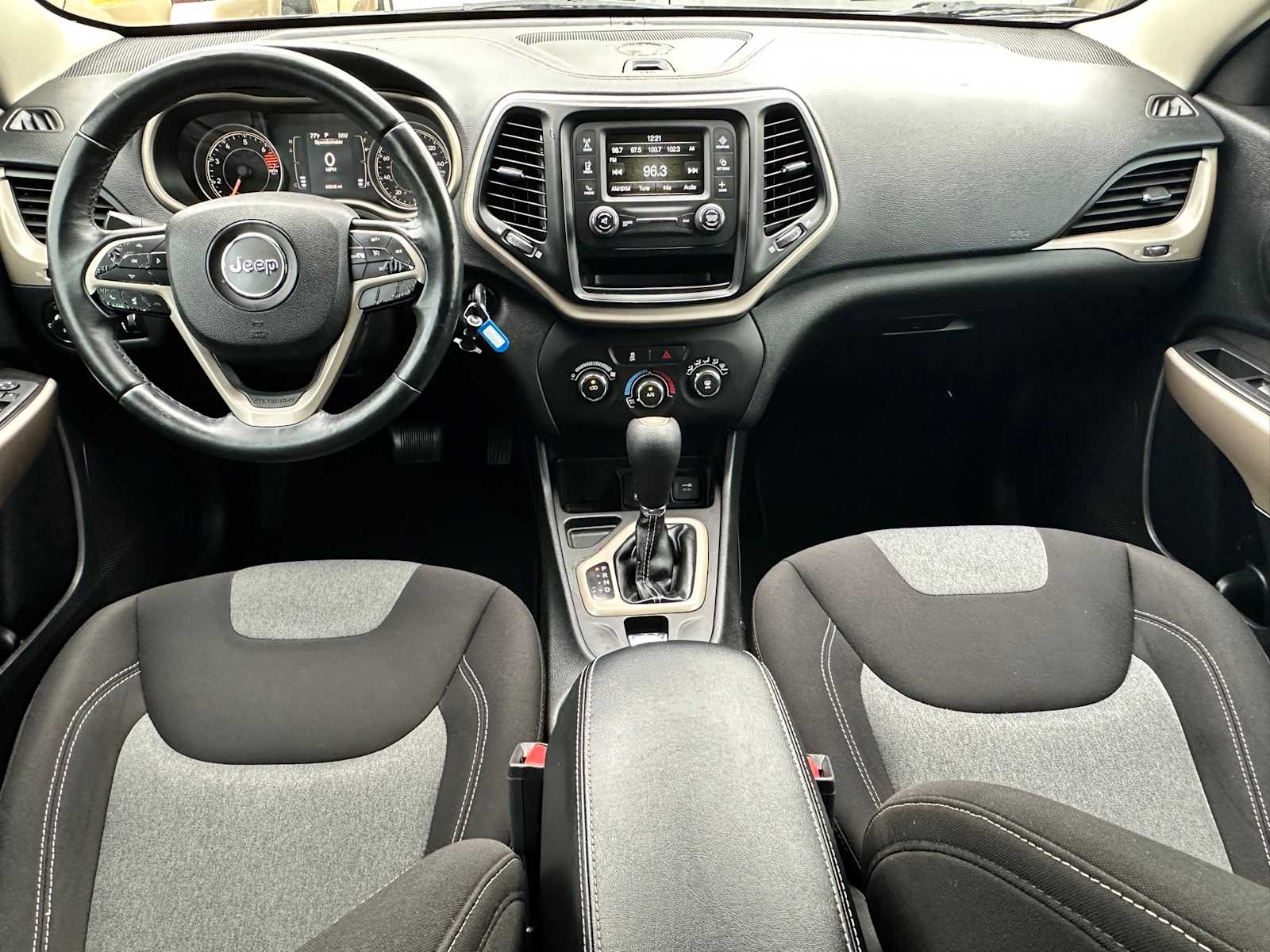 Thumbnail: 2018 Jeep Cherokee - 20