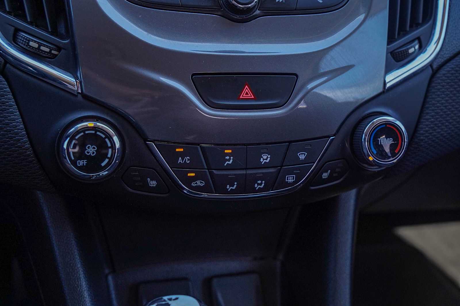 Thumbnail: 2017 Chevrolet Cruze - 18