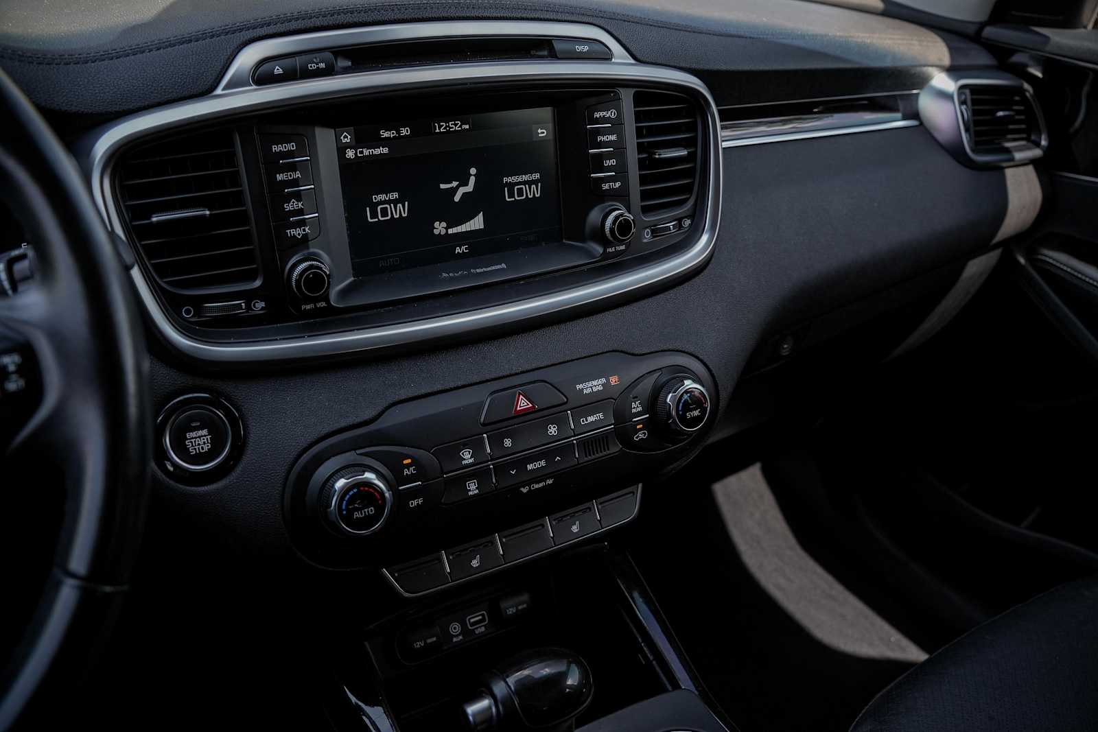 Thumbnail: 2018 Kia Sorento - 18