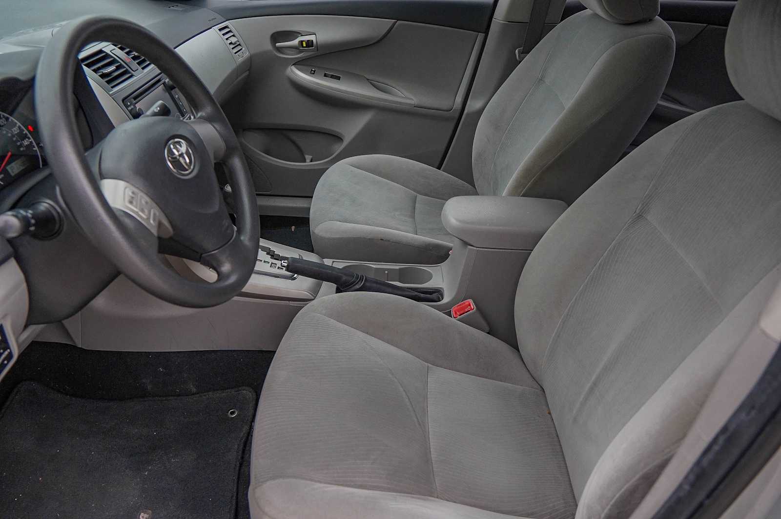 Thumbnail: 2013 Toyota Corolla - 10