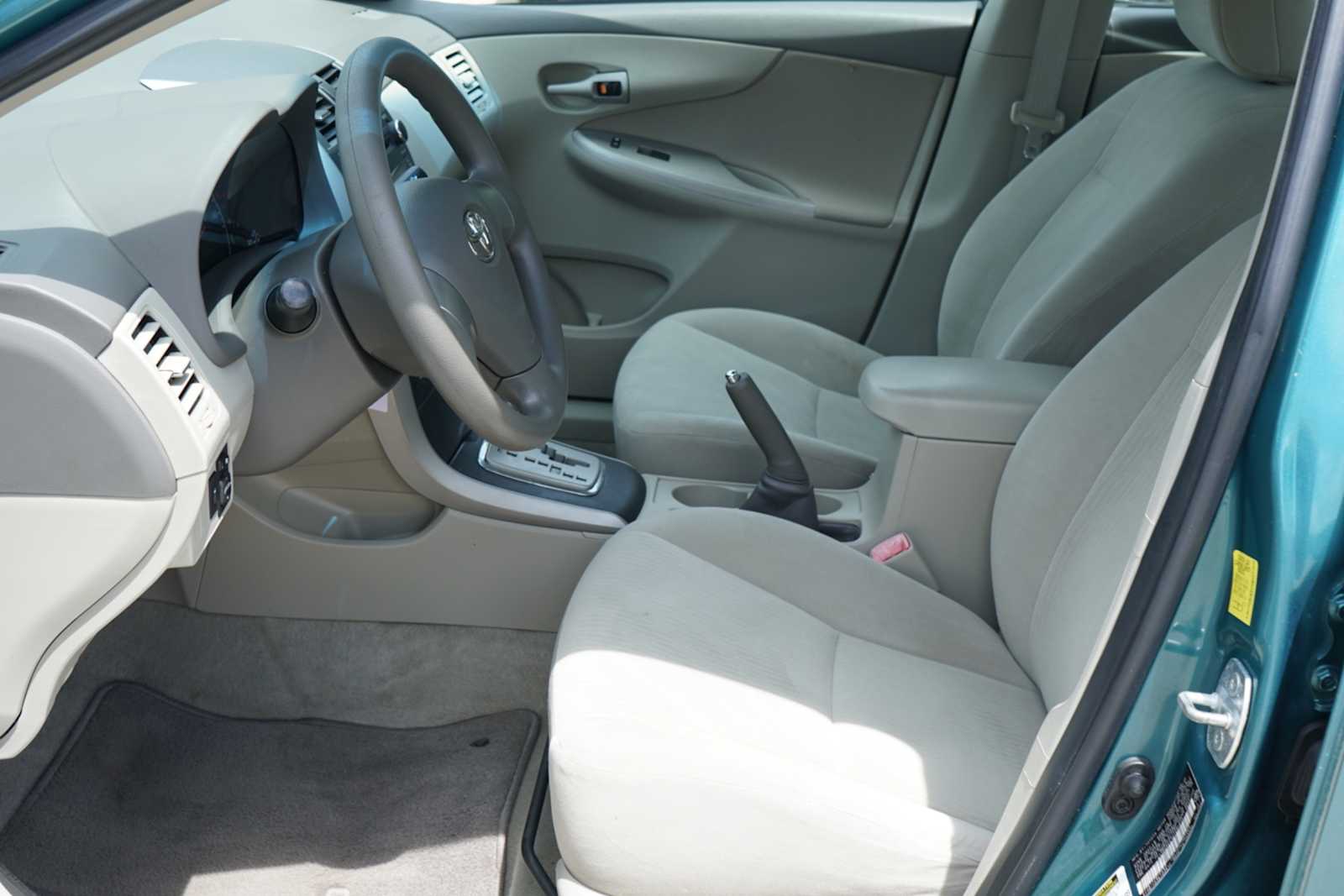Thumbnail: 2010 Toyota Corolla - 9
