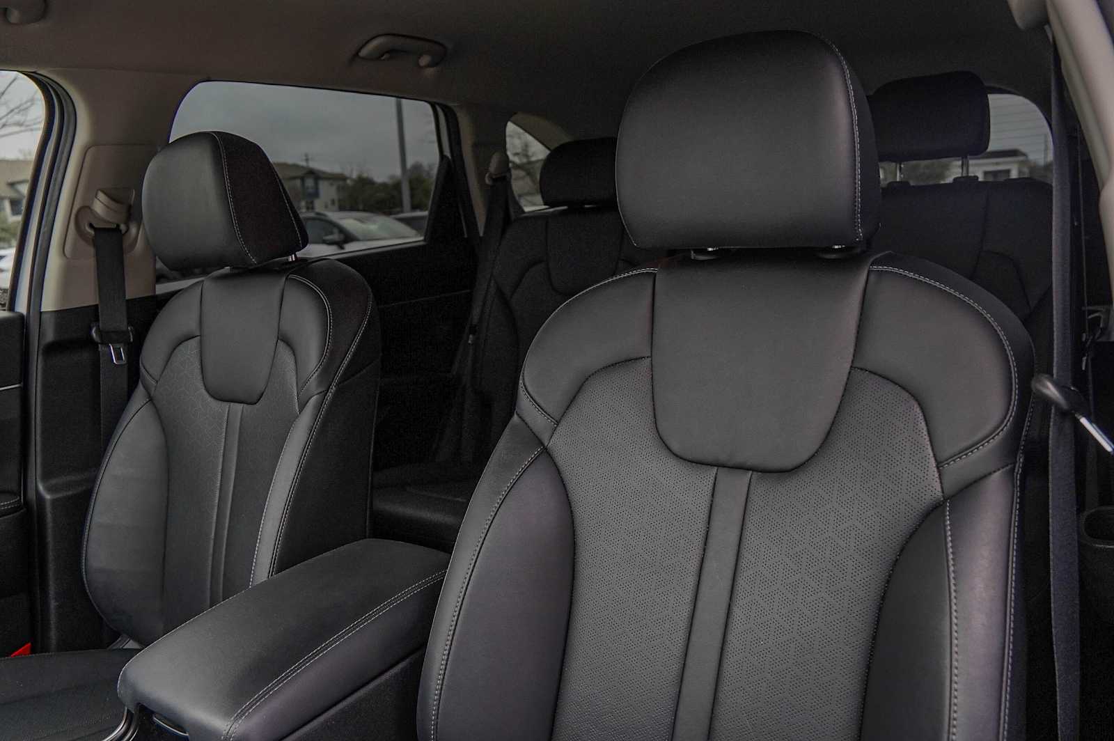 Thumbnail: 2023 Kia Sorento - 11